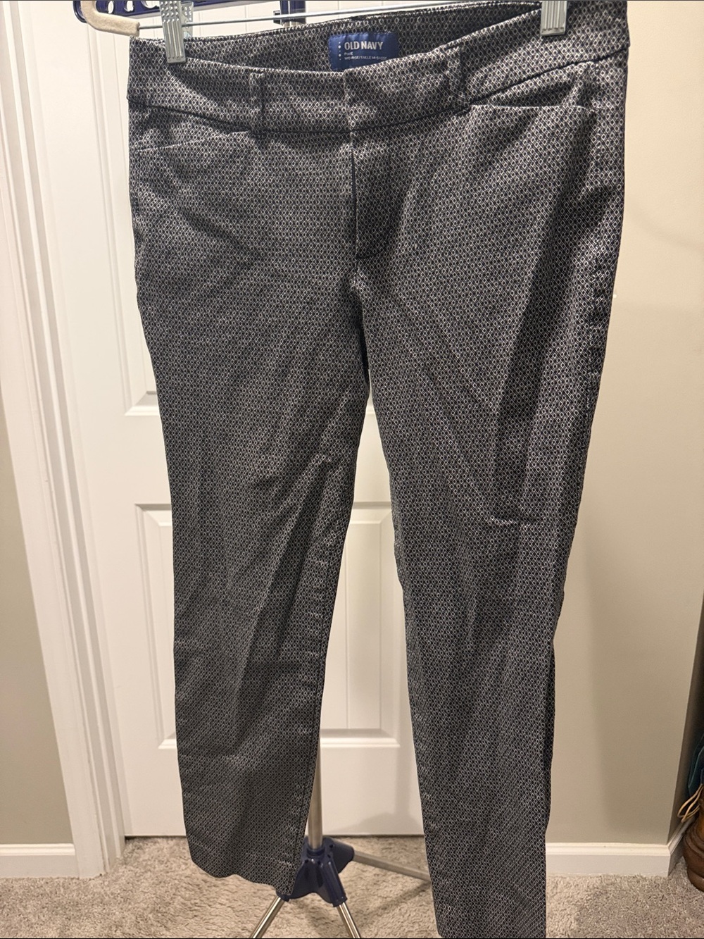 Old Navy Women’s Pixie Black and Gray Micro-Pattern Dress Pants